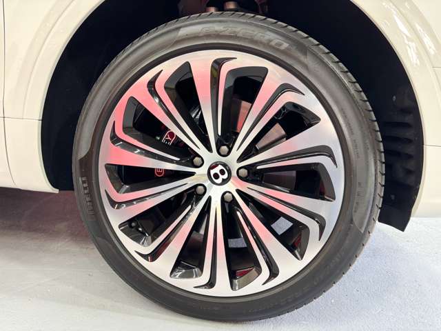 ベントレー ベンテイガアズール 4WD 後期 V8 1オーナー
