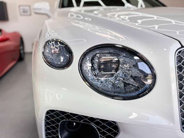 ベントレー ベンテイガアズール 4WD 後期 V8 1オーナー